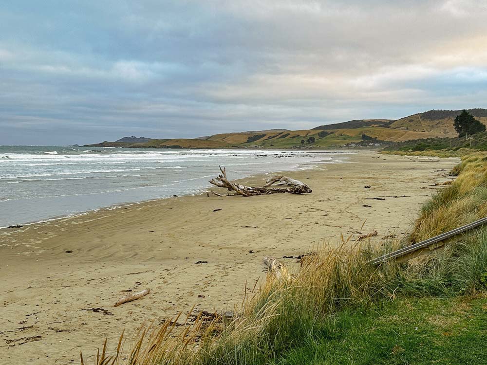 A sandy beach on a clear day at one of the many coastal towns between Invercargill and Te Anau in New Zealand. 