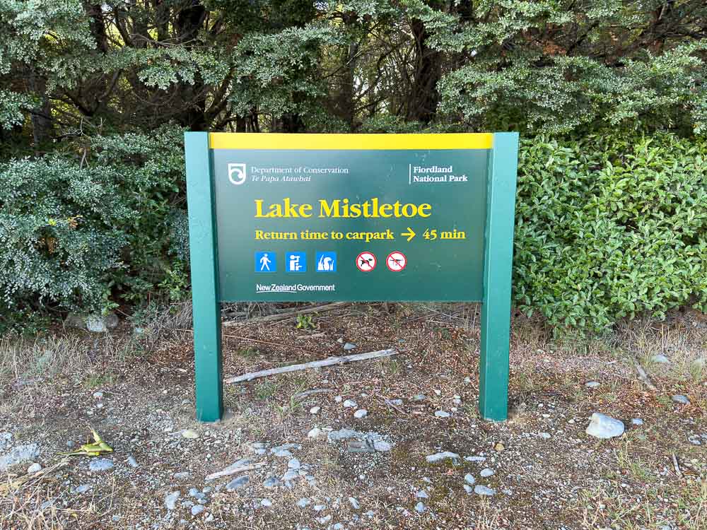 sign for the lake mistletoe track